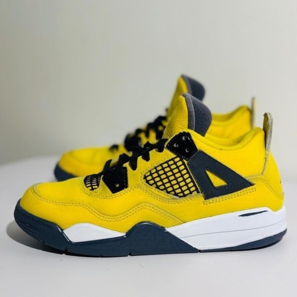 Nike Air Jordan 4‎ Retro Lightning Sneakers Yellow BQ7670-700 2Y